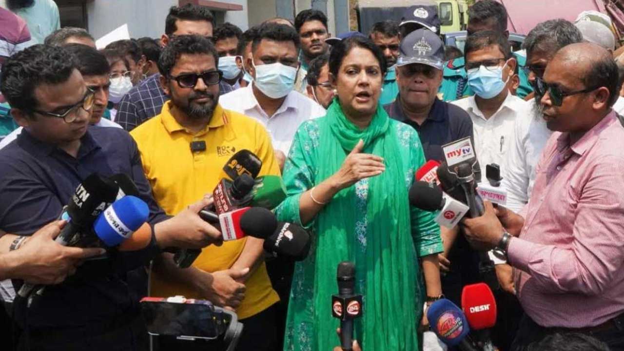 কোনো স্থানেই ময়লা পোড়ানো যাবে না: পরিবেশ উপদেষ্টা